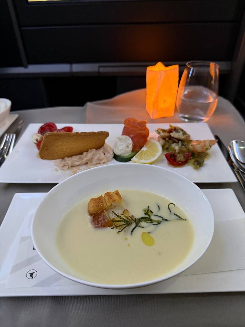 燭光下的精緻前菜